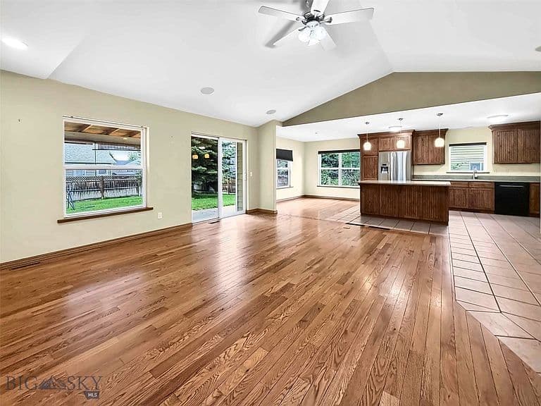807 Spooner Rd photo 5