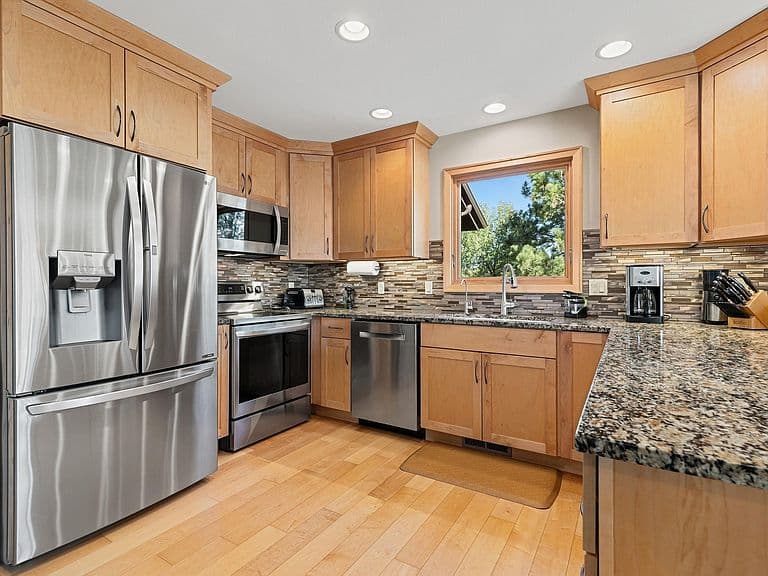 6009 Wildwood Dr photo 2
