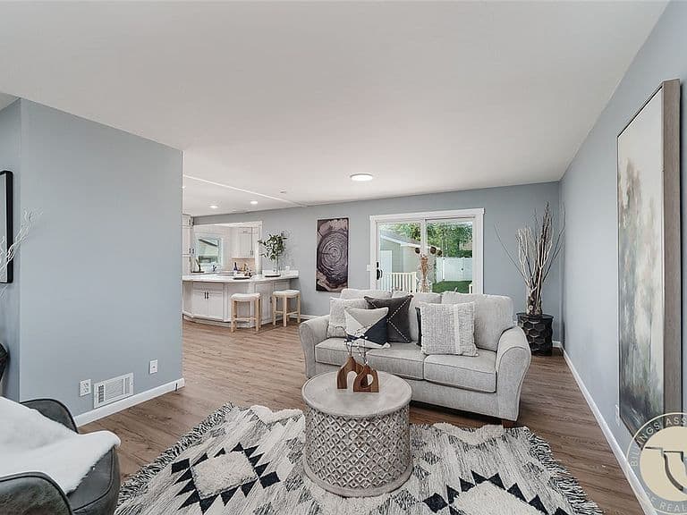 2518 Clark Ave photo 4