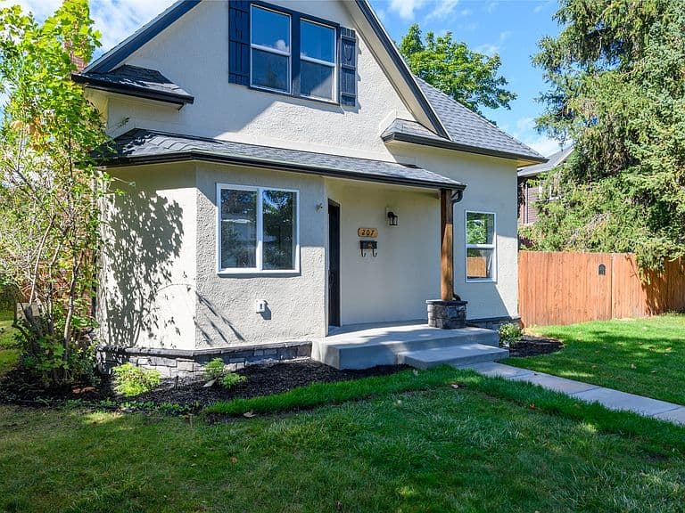 207 S 3rd St photo 3