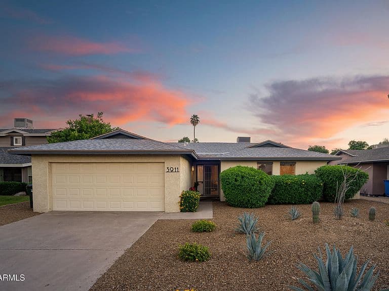 3911 E DAHLIA Drive photo 4