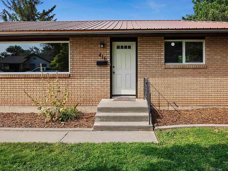 416 Dubois Ave photo 2