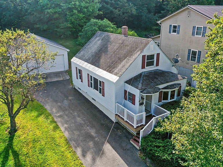 126 Foster Street photo 4
