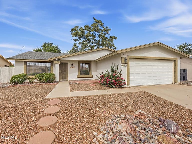 1574 W Highsmith Dr photo 2