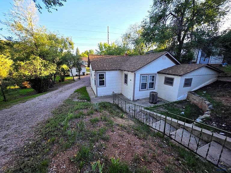 2317 Wilson Ave photo 2