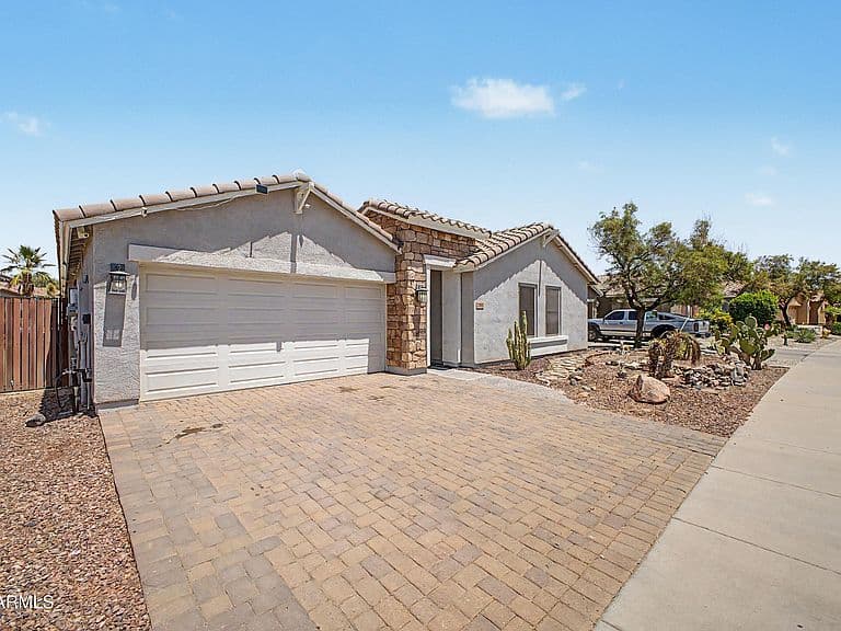 25652 W RIO VISTA Lane photo 2
