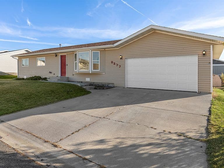 8277 Eagle Dr photo 2