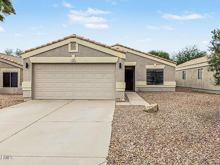 1262 W DIAMOND Avenue photo 2