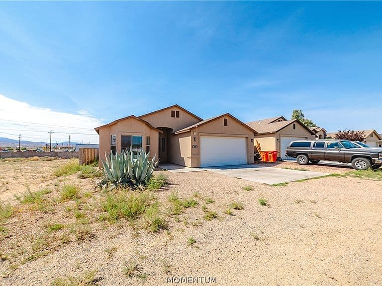 2980 E Neal Avenue photo 2