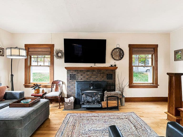 220 Adams St photo 5