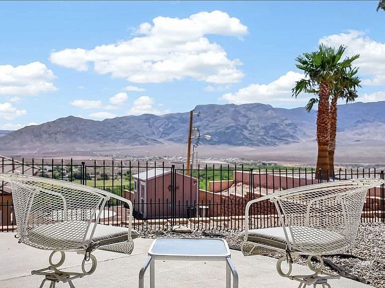 2896 E Sierra Vista Dr photo 3