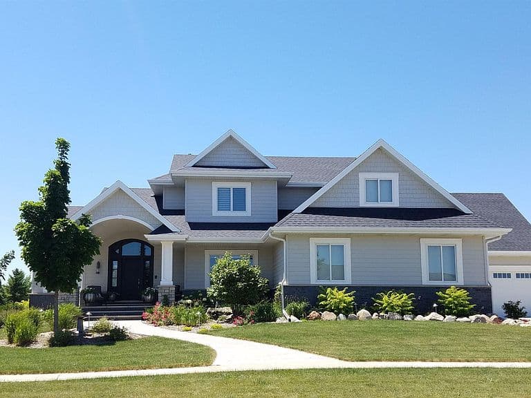 201 W 77th St photo 1
