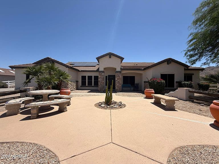35519 N MOYES Road photo 1