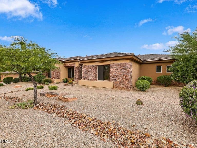11378 E CAVEDALE Drive E photo 3