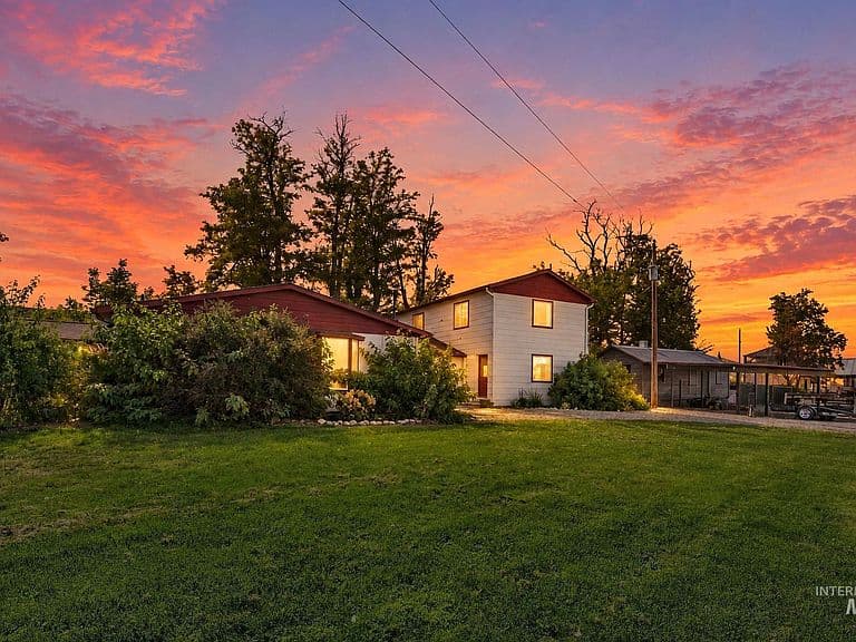 3817 Star Ln photo 1