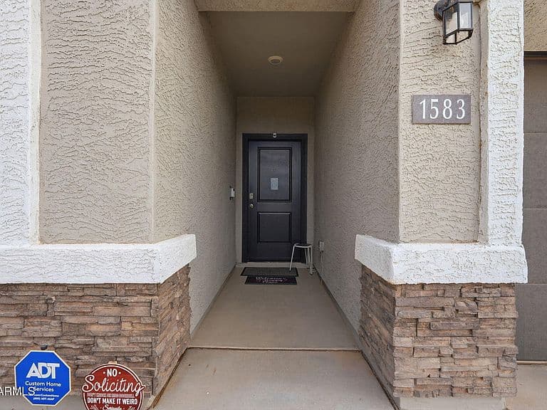 1583 E LARDNER Drive photo 3
