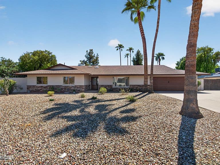 5539 E Corrine Drive photo 3