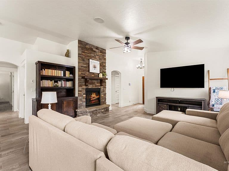 359 N Vandries Way photo 5