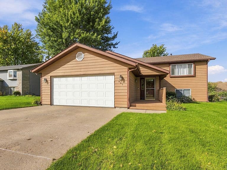 627 N Solar Dr photo 1