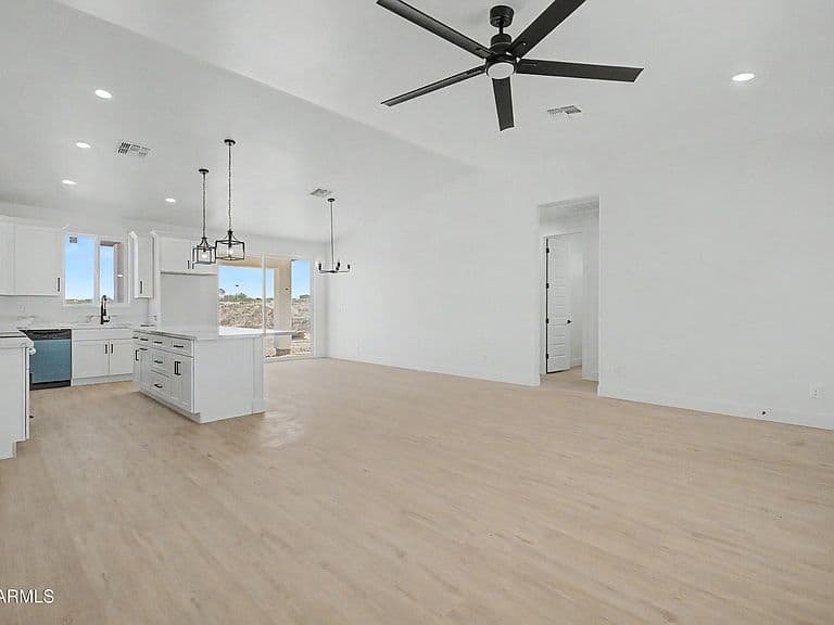 32959 W ELWOOD Street photo 5