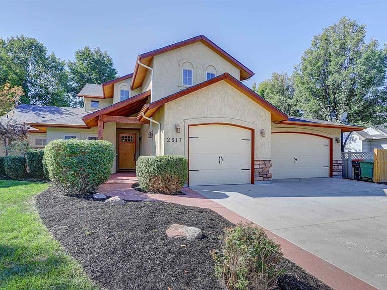 2517 E Nakano Dr photo 3
