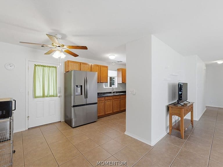 2633 Wickieup Avenue photo 5