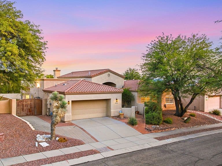 6570 N Shadow Run Dr photo 1