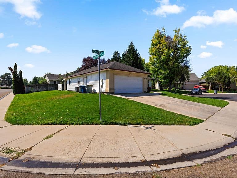 1711 Cashew Ct photo 3