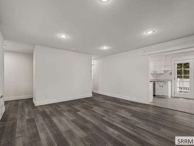 273 Brent Way photo 4