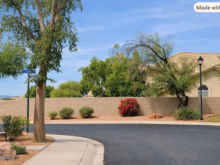 3757 E Kent Drive photo 4