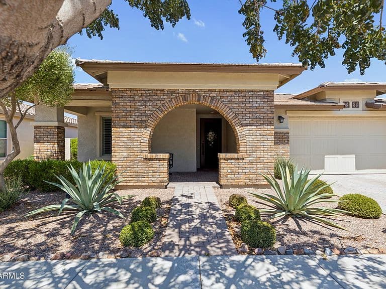 10256 E THUNDERBOLT Avenue photo 1