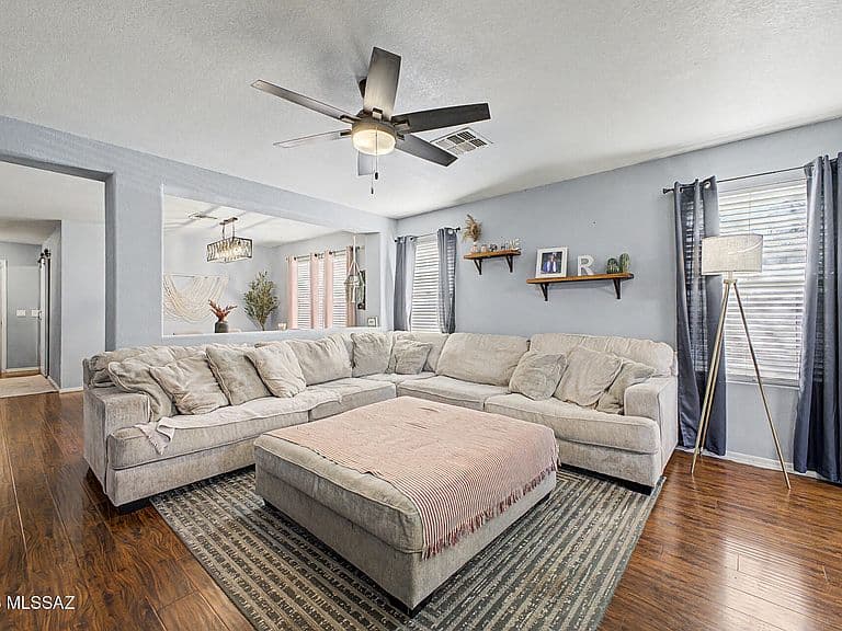 564 W Jardin Loop photo 4