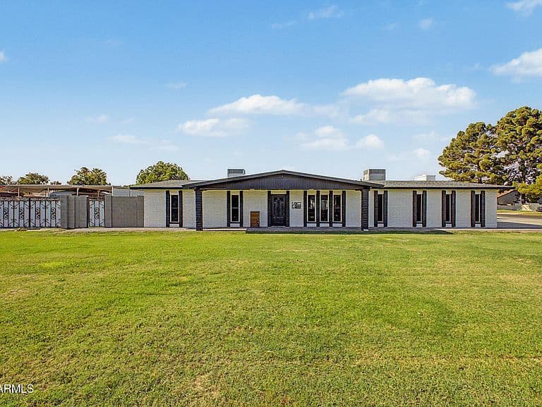10302 W EARLL Drive photo 5