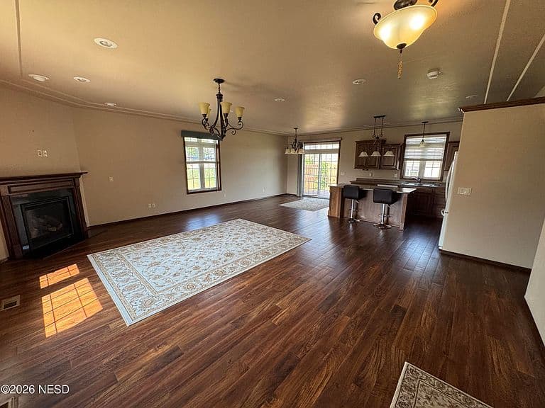 1008 Oak Dr NE photo 4