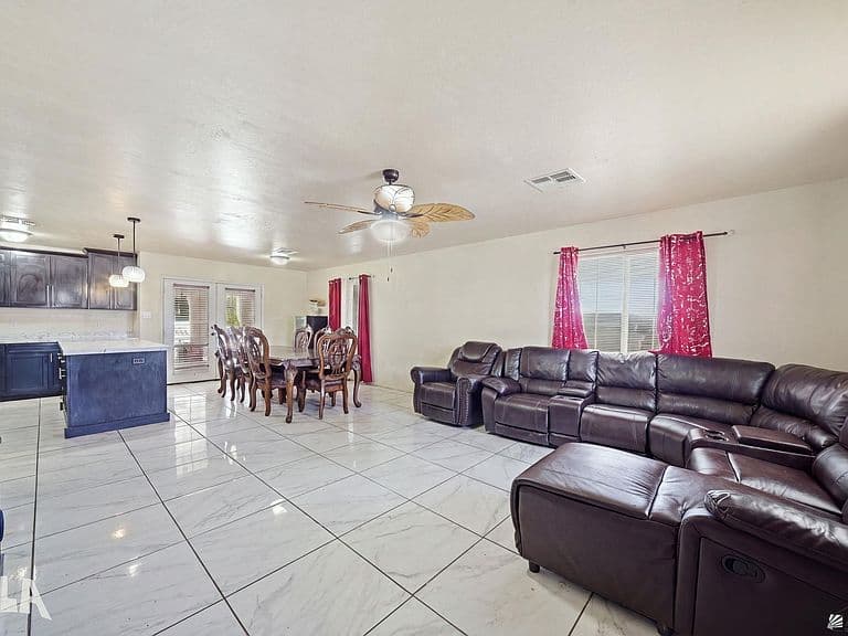 12667 S Drysdale Ave photo 4
