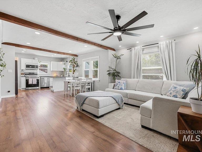 720 17th Ave S photo 1
