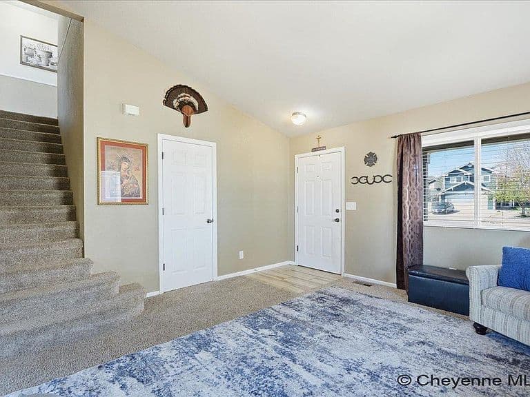 1805 Meadow Dr photo 5