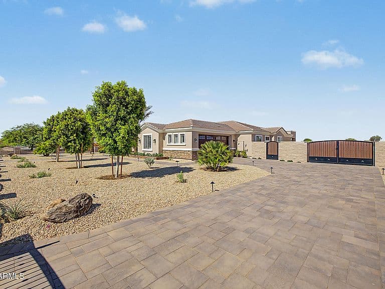14029 N 180TH Avenue photo 3