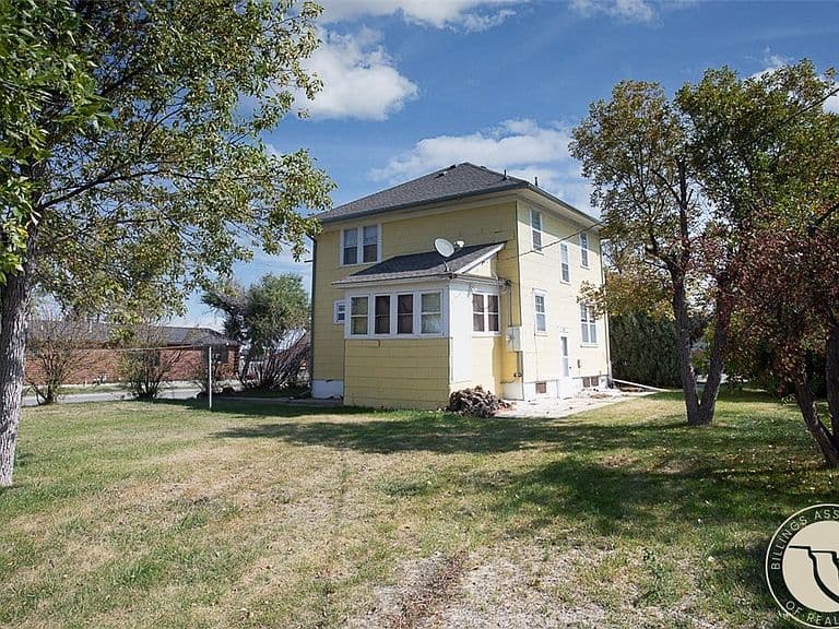 724 N Center Ave photo 2