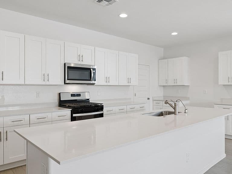 46591 W SKYLINE Drive photo 1