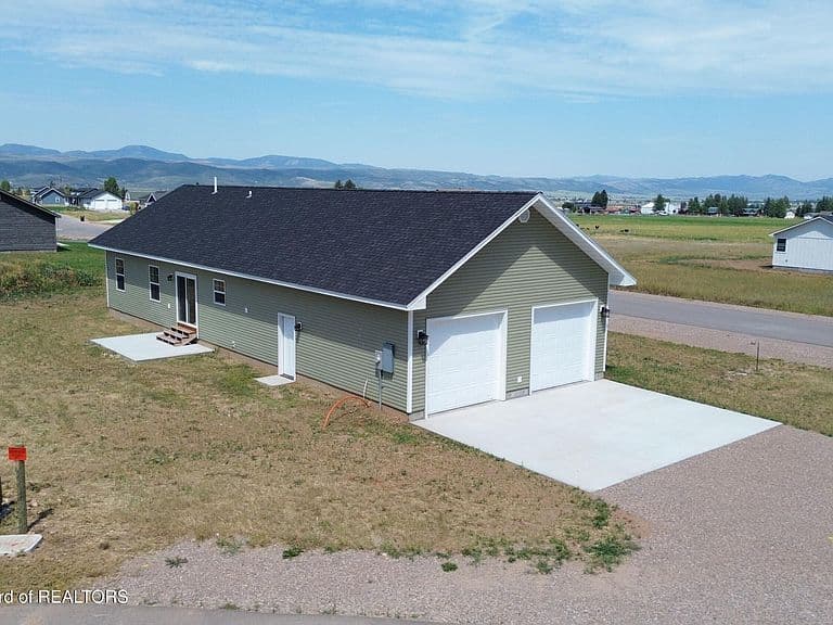 302 Honeybee Ln photo 1