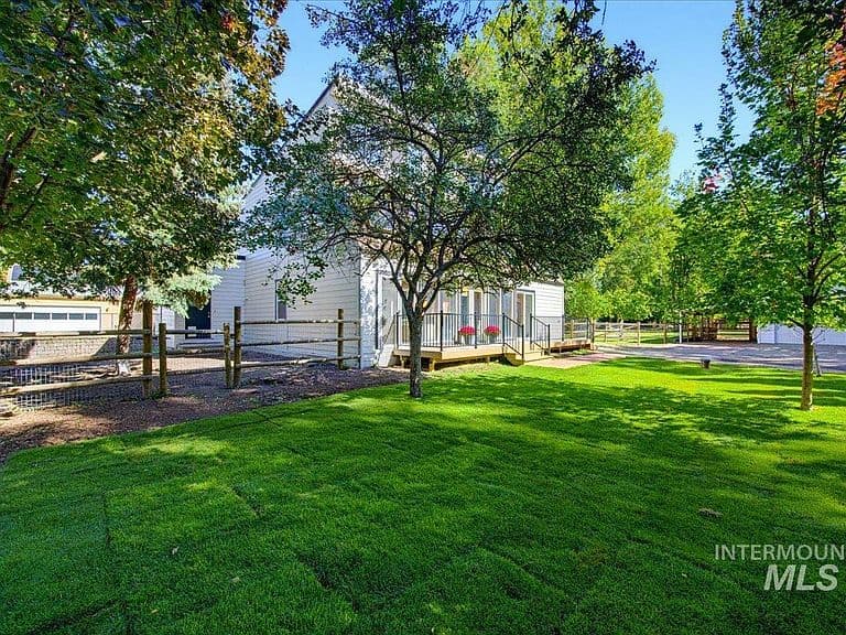 3718 N Collister Dr photo 3