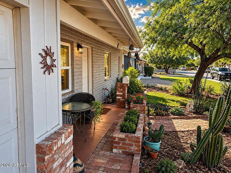 1247 E Valerie Drive photo 2