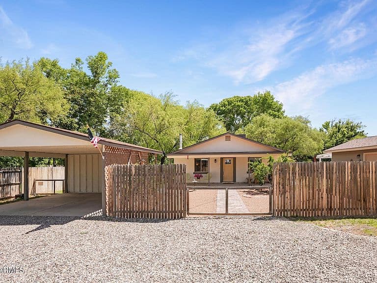 263 E HOLLAMON Street photo 2