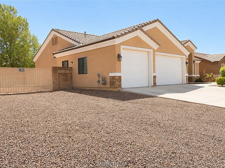 2086 Buena Vista Drive photo 1