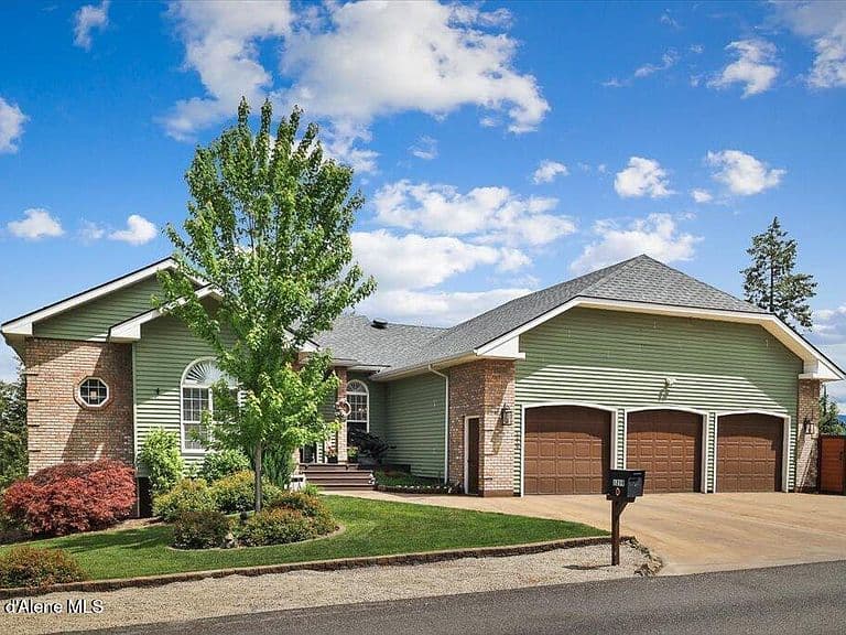 1219 E Loch Haven Dr photo 2