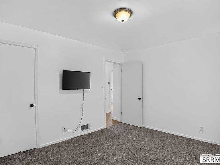 432 Franklin Ave photo 5