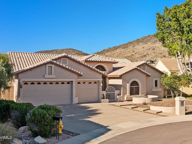 5226 W LONE CACTUS Drive photo 1