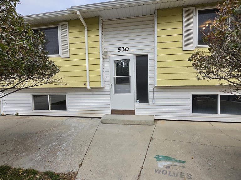 530 Logan St photo 4