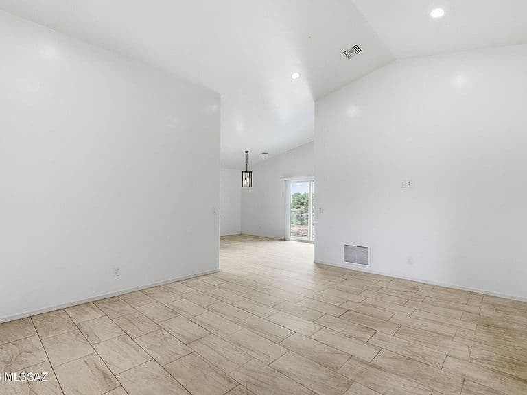 1158 Escorpion Ct photo 4